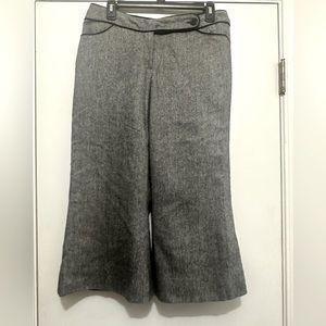 White House black market capris size 8! SO CUTE!